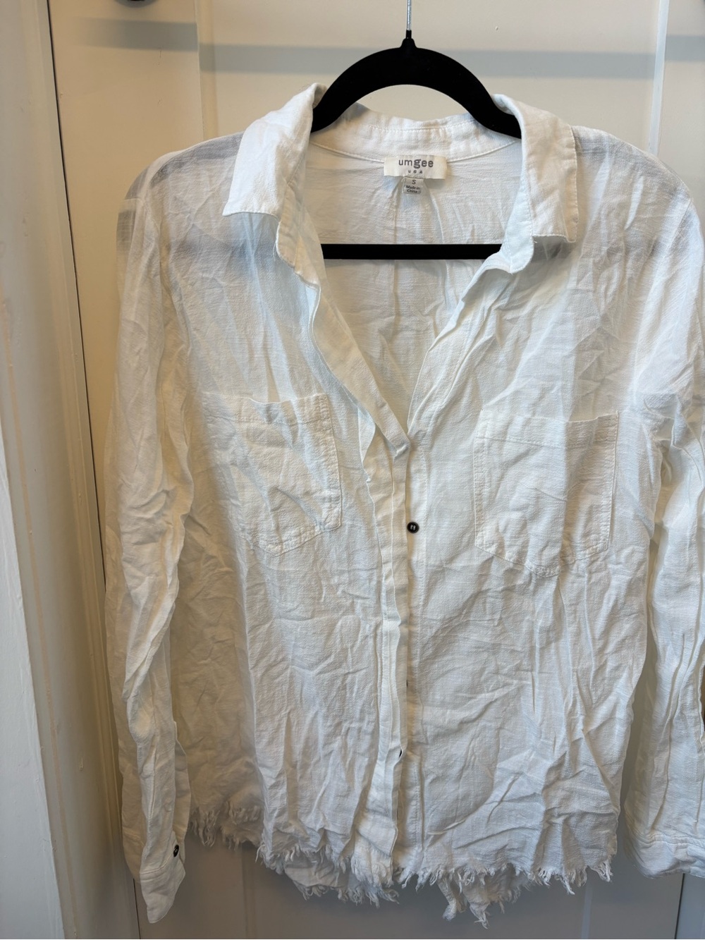 Umgee White Casual Button-Down Shirt with Frayed Hem